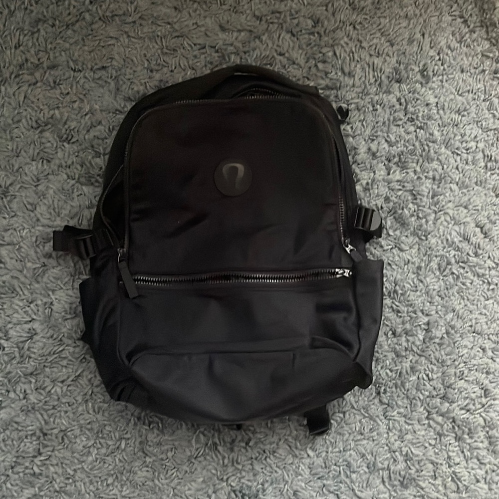 Lulu lemon new crew 22L back pack
